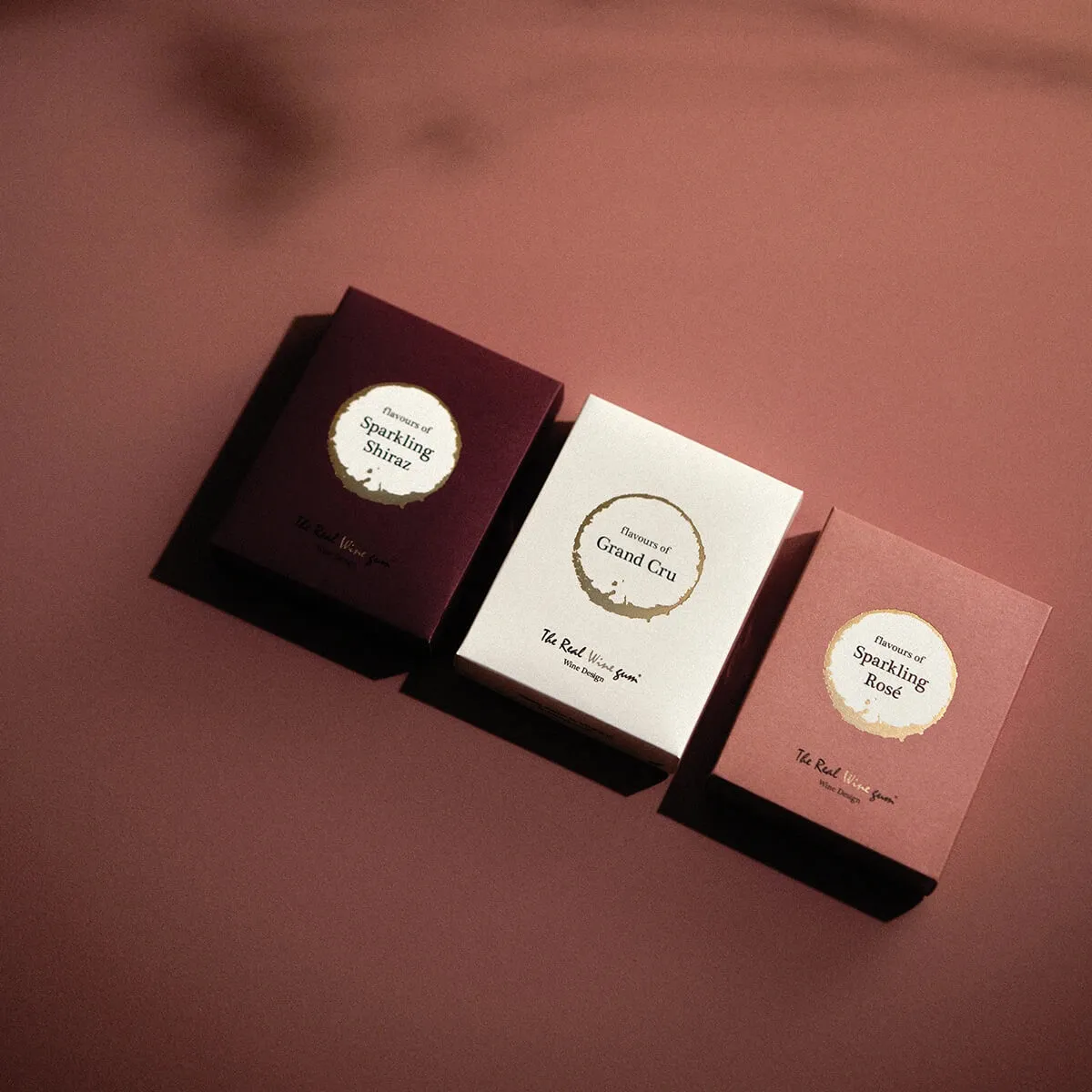 vinoos-the-real-wine-gum-trio-deluxe-on-wood-weingummi-set-vegan image 2
