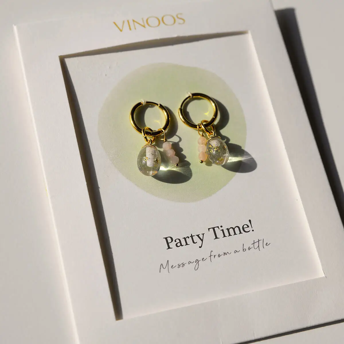 vinoos-ode-to-green-party-time-ohrringe-transparent-gold-glitzer image 3
