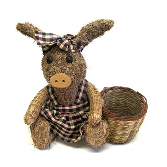 geschenke364-schwein-gartendeko-braun-mit-pflanzkorb-19cm image 1
