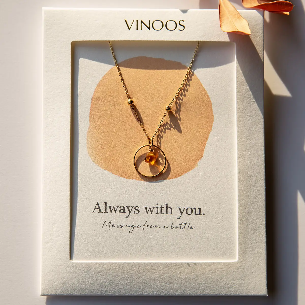 vinoos-colours-of-wine-kreis-kette-amber-always-with-you-glas image 4