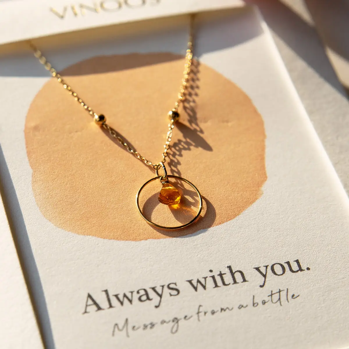 vinoos-colours-of-wine-kreis-kette-amber-always-with-you-glas image 2
