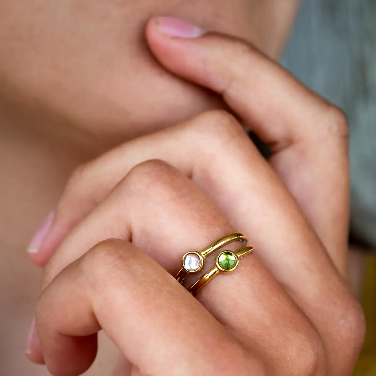 vinoos-ode-to-green-doppel-gold-ring-rosa-gr-n-stein image 2