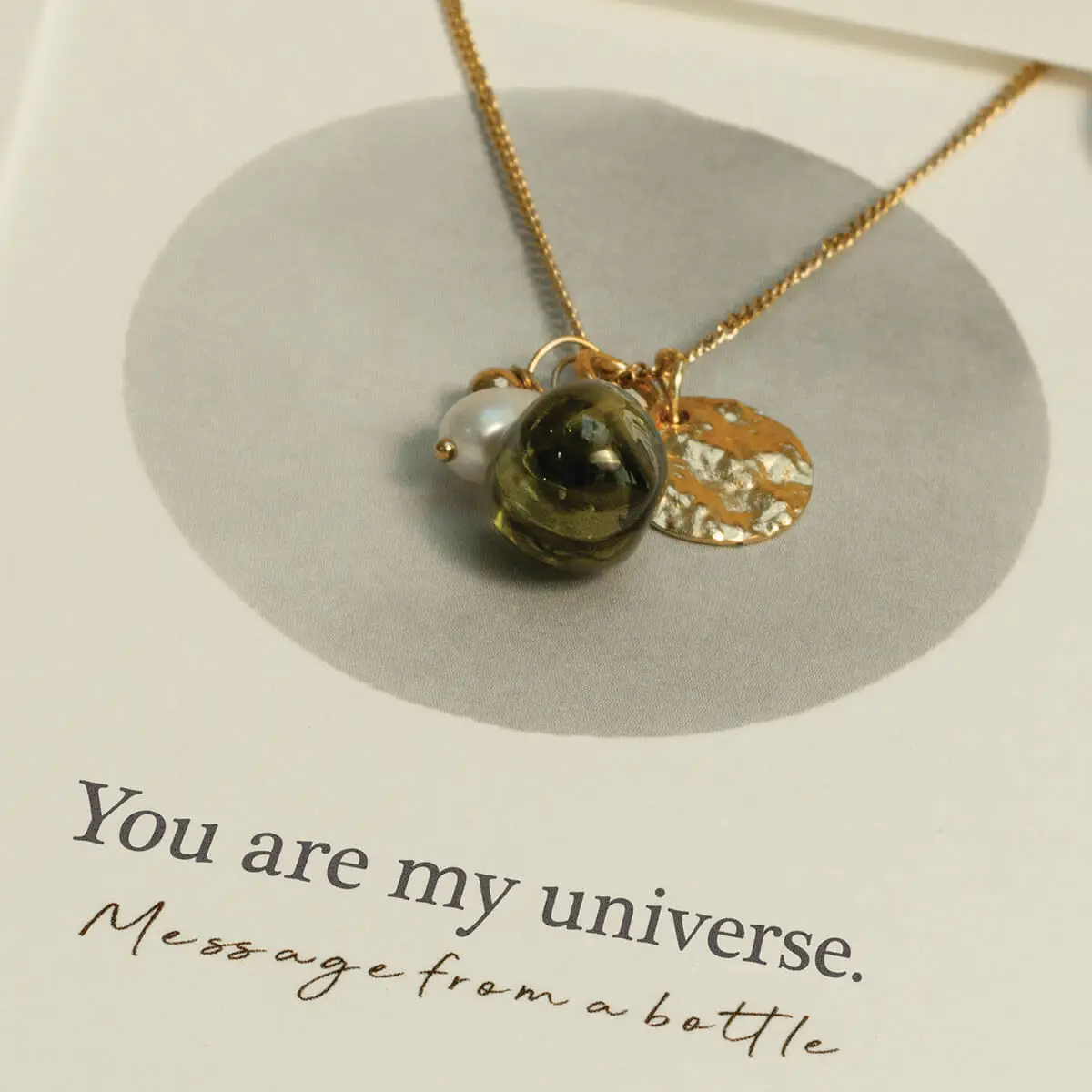 vinoos-ode-to-green-charm-halskette-gr-n-you-are-my-universe-53cm image 3