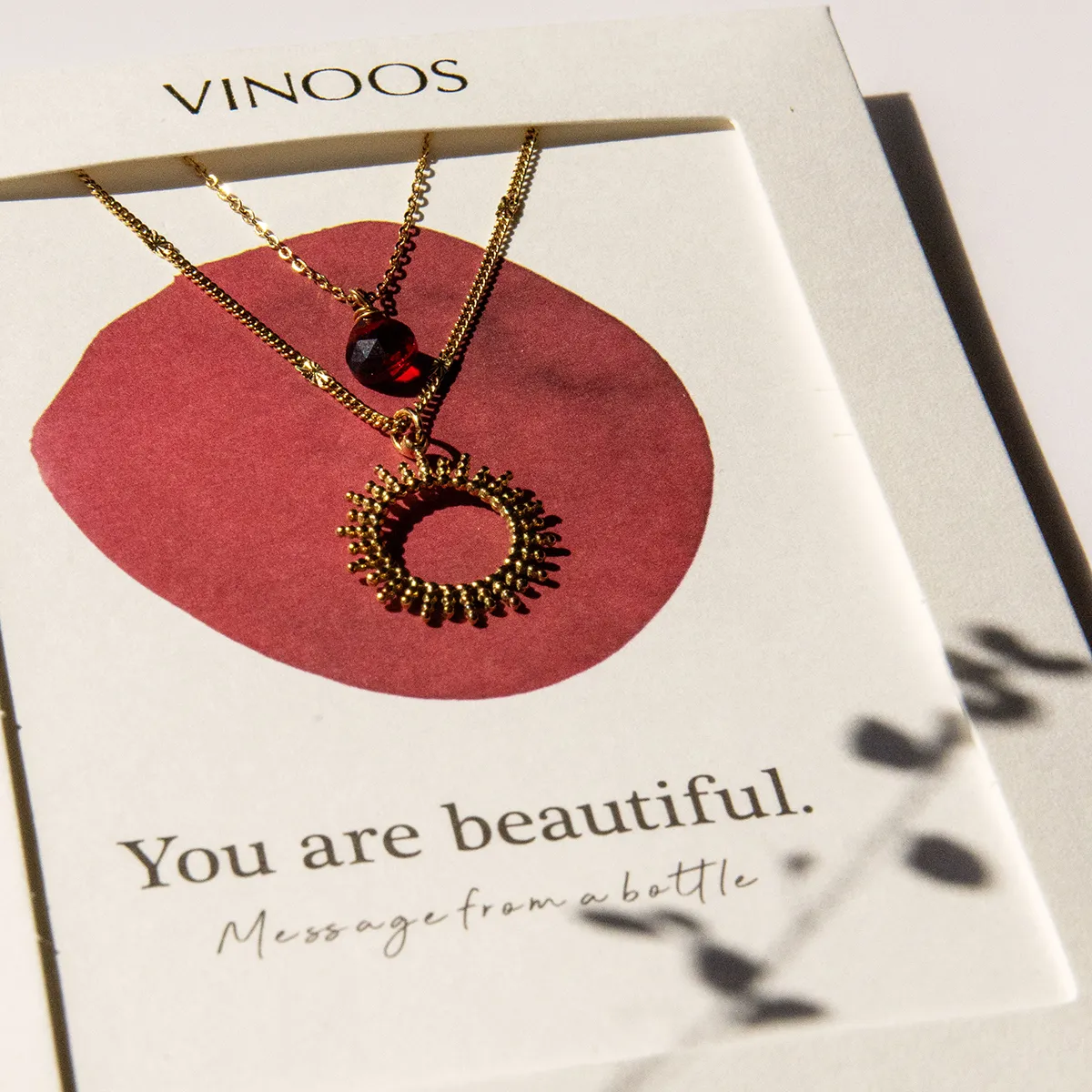 vinoos-colours-of-wine-zon-merlot-you-are-beautiful-sonnenkette-rot image 3