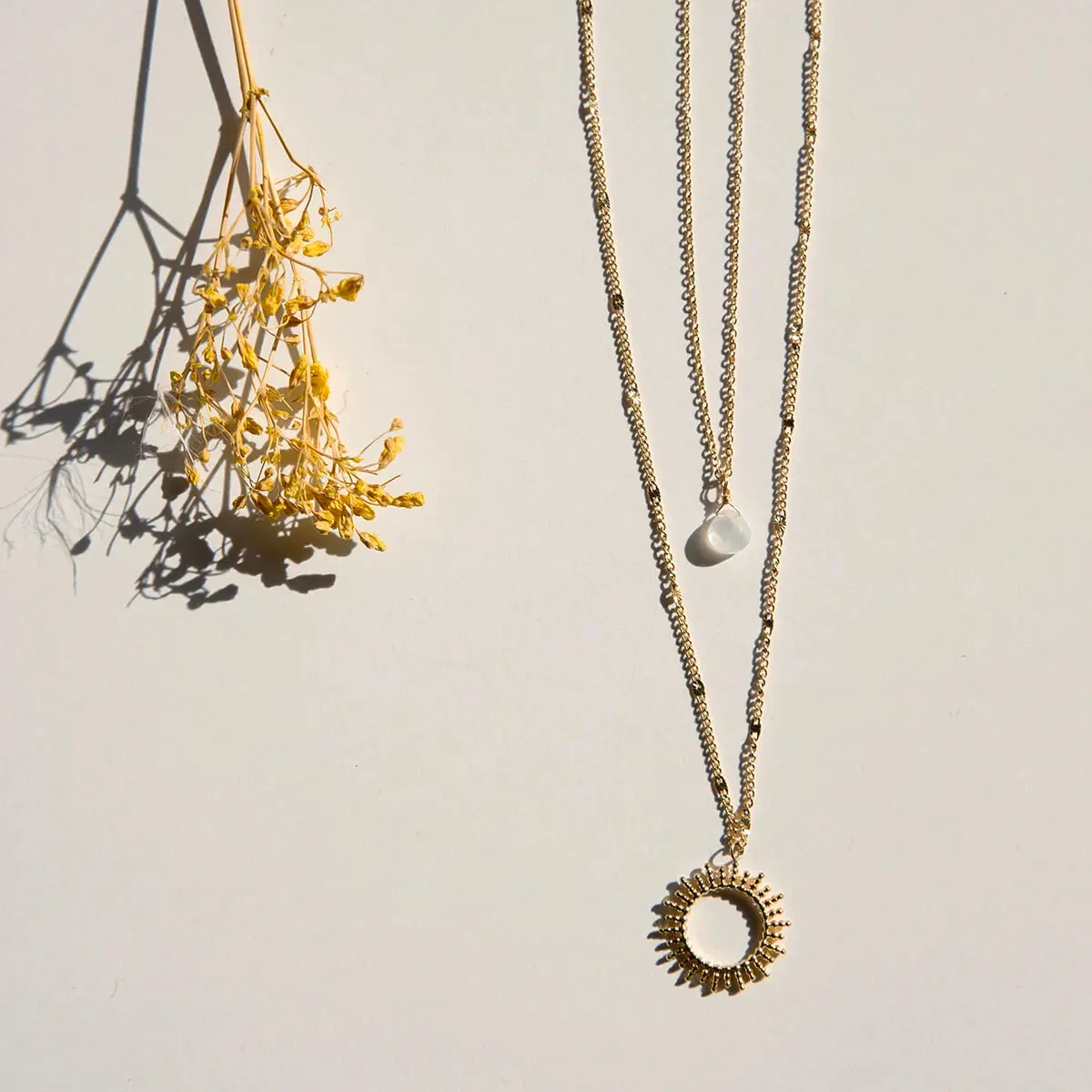vinoos-colours-of-wine-kette-sonne-cr-me-cheers-to-you-beige image 2