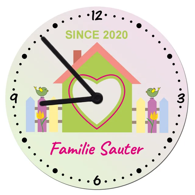 geschenke364-uhren-wanduhr-einzug-haus-mit-namen-20-cm image 1